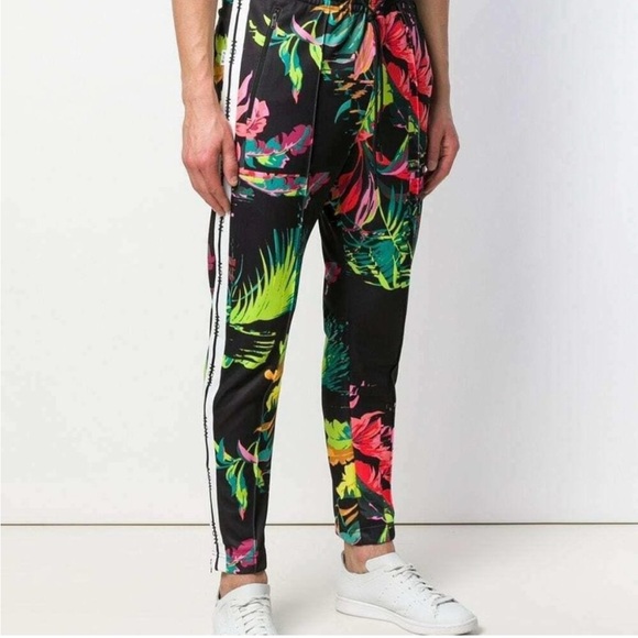 Men’s Nike NSW tropical track pants - Picture 14 of 14